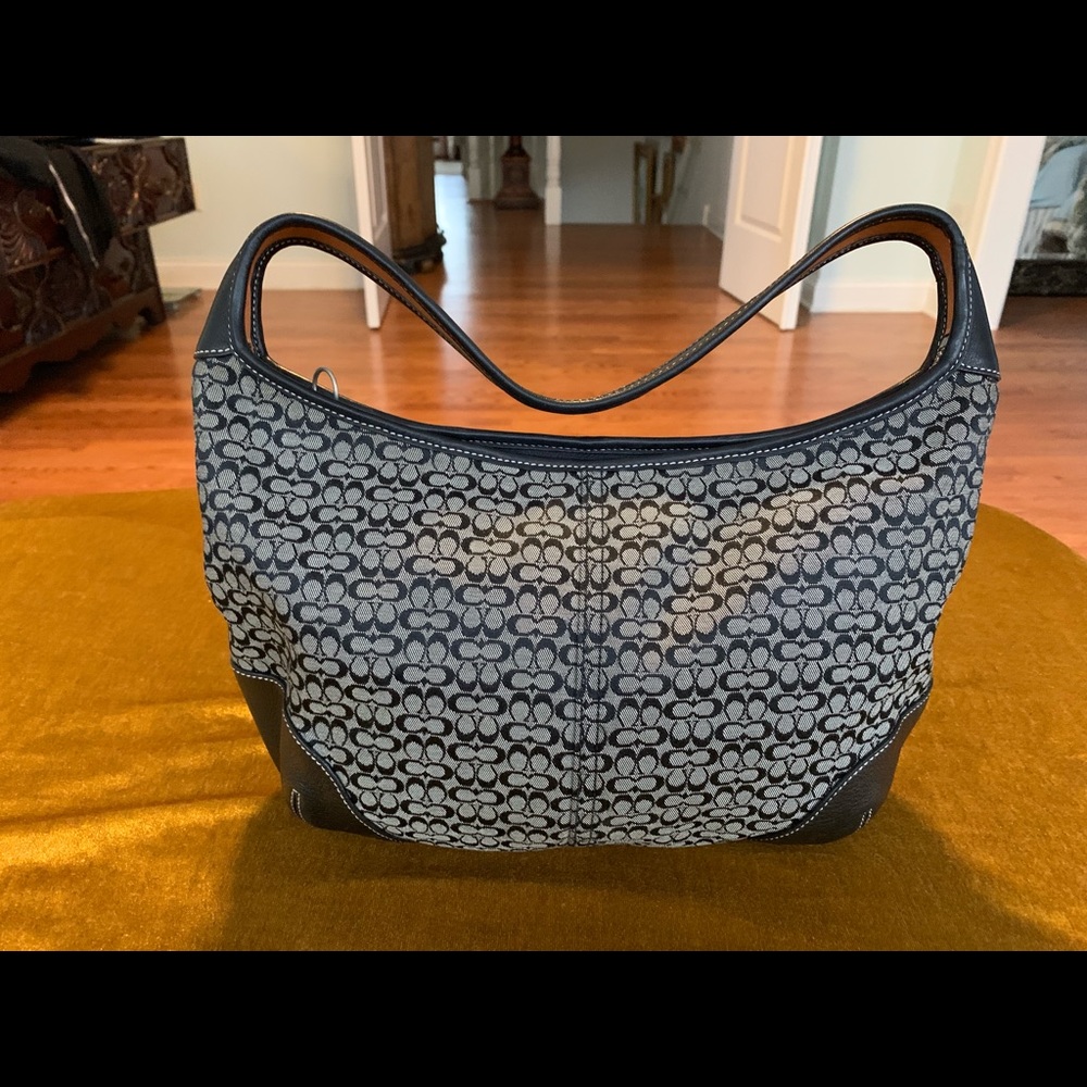 Coach gorgeous hobo dark navy leather and cloth.